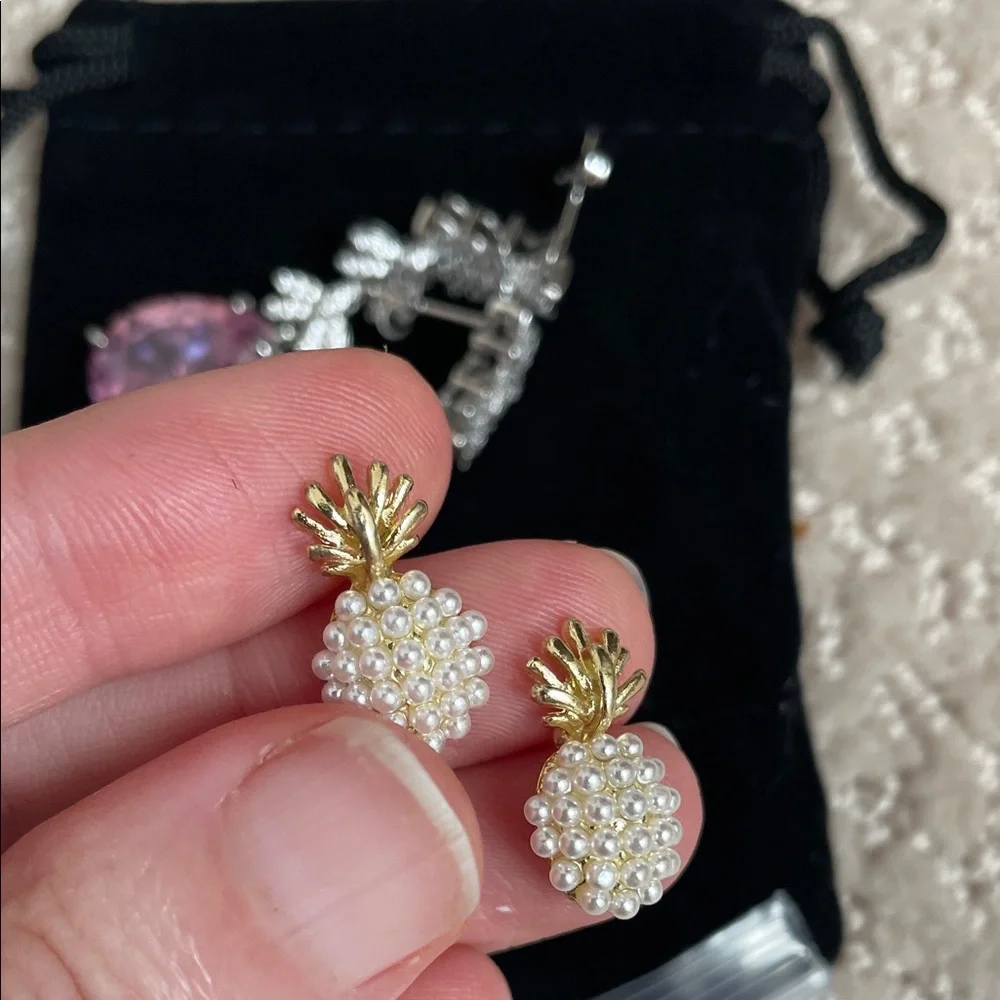 N/A chic pineapple